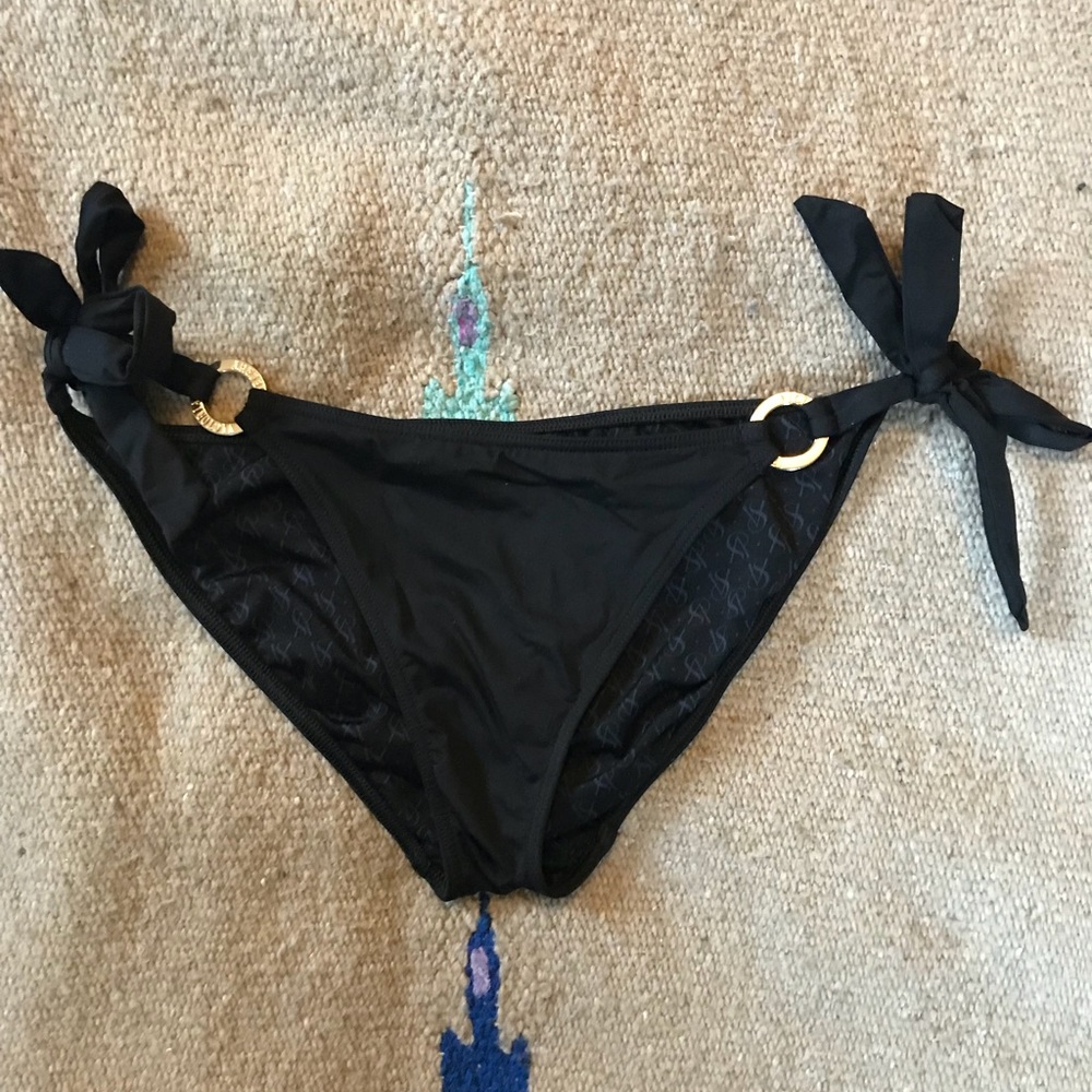 Black bikini bottoms